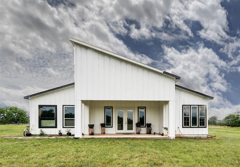 141 Wheelis Loop, Decatur, TX 76234 — photo 1