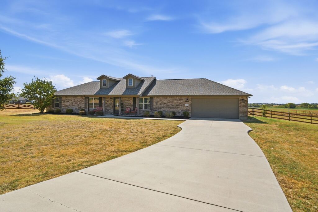 200 Live Oak Lane, Decatur, TX 76234 — photo 1