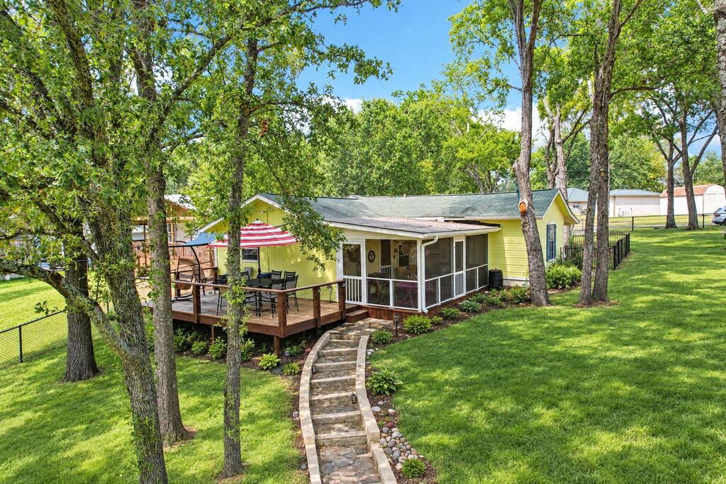 176 Bayside Circle, Malakoff, TX 75148 — photo 1