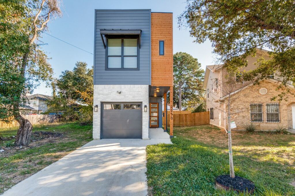 2210 Bethurum, Dallas, TX 75215 — photo 1