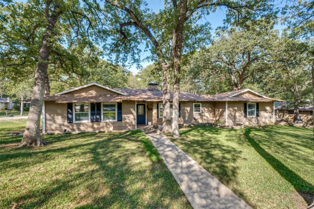 521 Greenbriar Lane