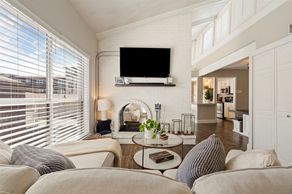 5916 Sandhurst Lane 225, Dallas, TX 75206 — photo 1