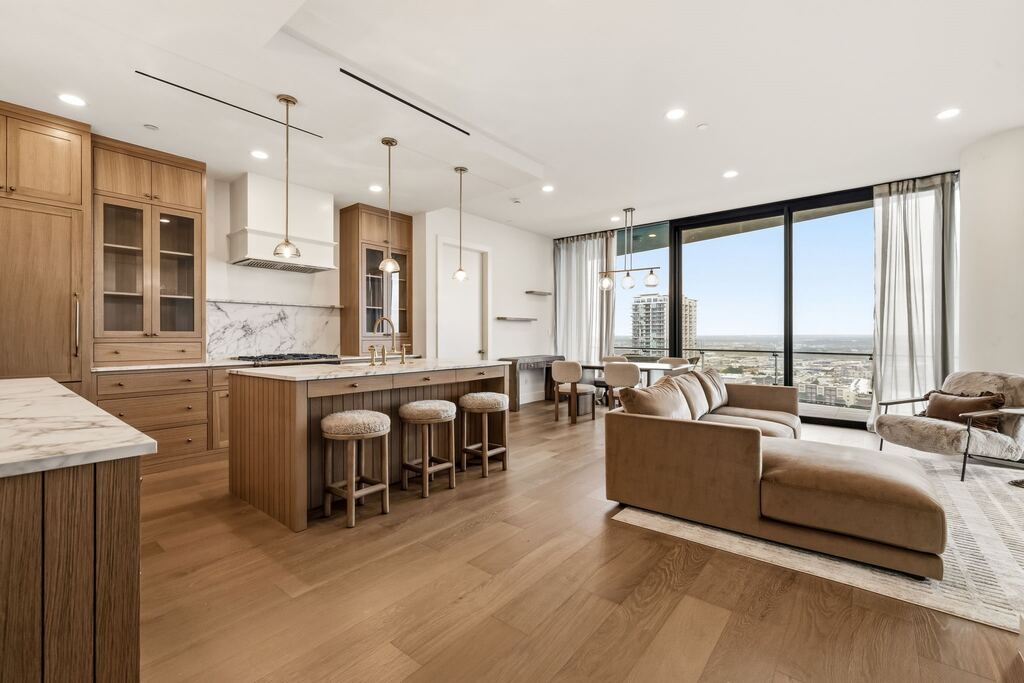 3130 N Harwood Street 1702, Dallas, TX 75201 — photo 1
