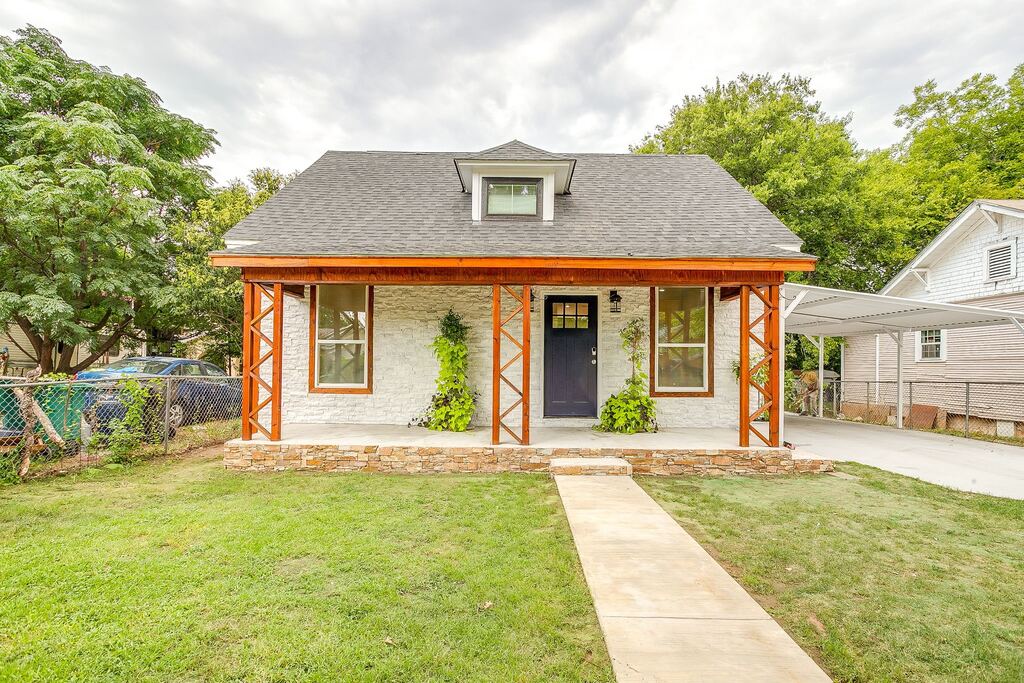 2214 Pearl Avenue, Fort Worth, TX 76164 — photo 1