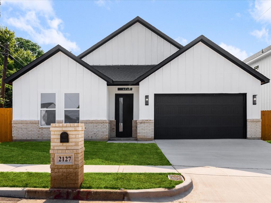 2127 Amanda Avenue, Fort Worth, TX 76105 — photo 1