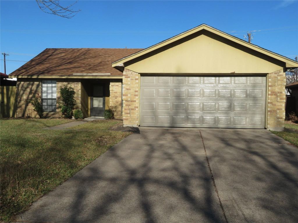 1031 Cresthaven Drive, Lancaster, TX 75134 — photo 1