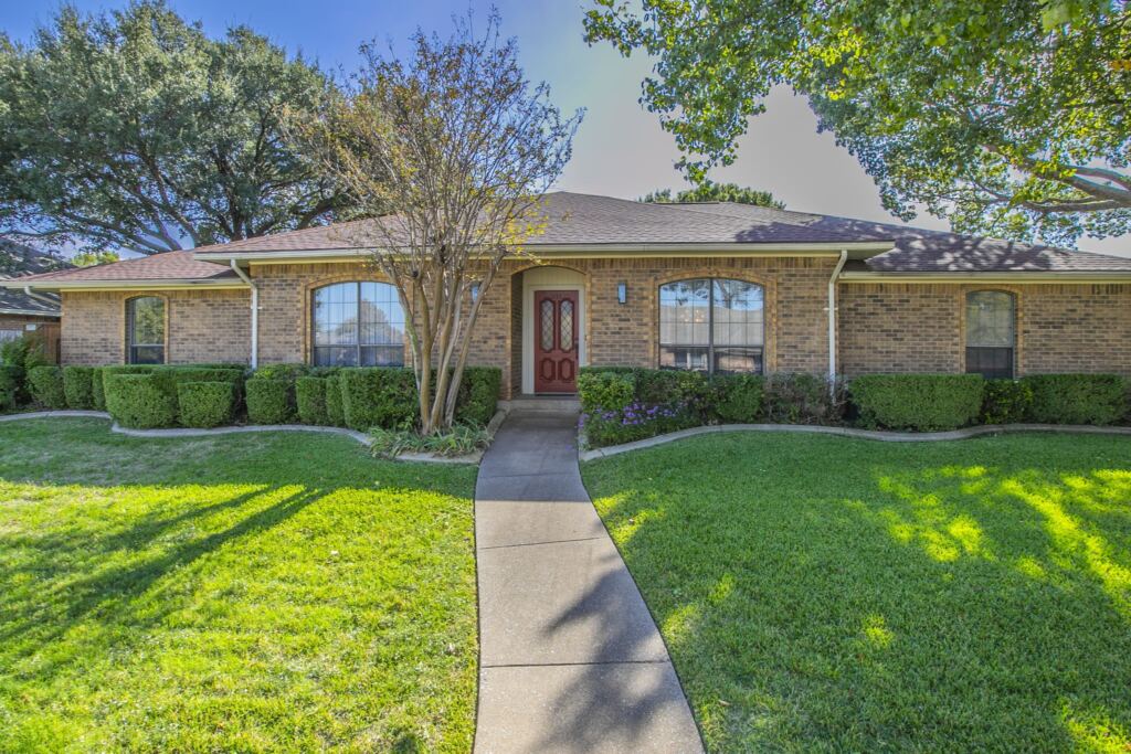 618 Meadowbrooke Drive