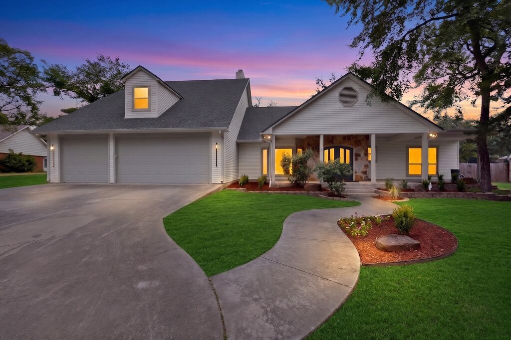 715 Kiowa Drive E, Lake Kiowa, TX 76240 — photo 1