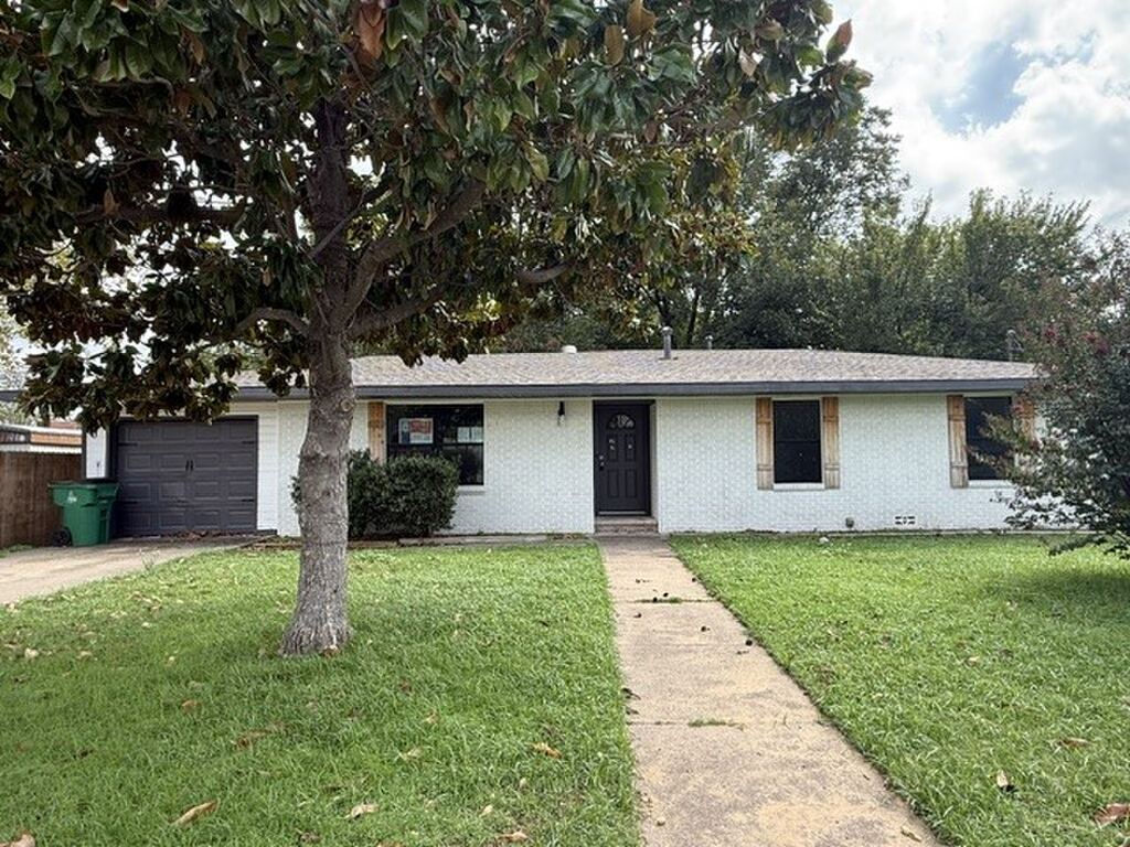 1109 Nugent Street, Bowie, TX 76230 — photo 1