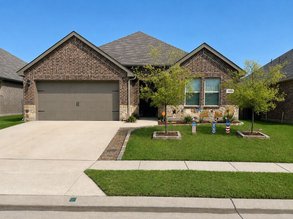 1200 Fairbanks Drive, Ennis, TX 75119 — photo 1