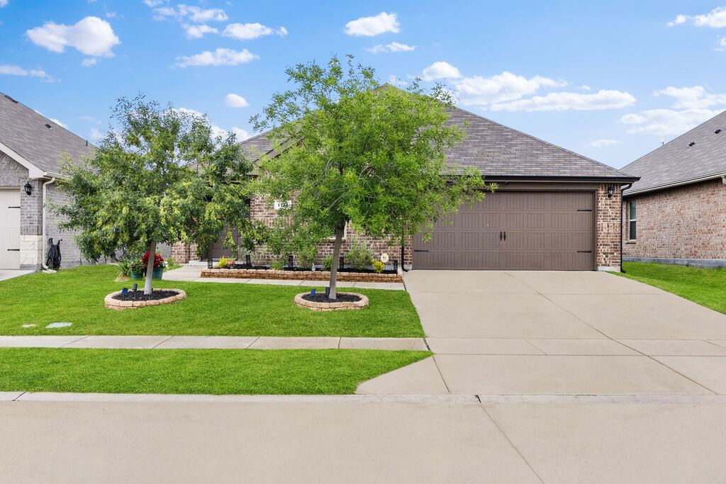 1111 Baldwin Lane, Ennis, TX 75119 — photo 1