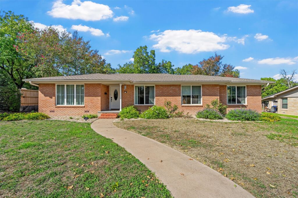 4217 Grim Avenue, Waco, TX 76710 — photo 1