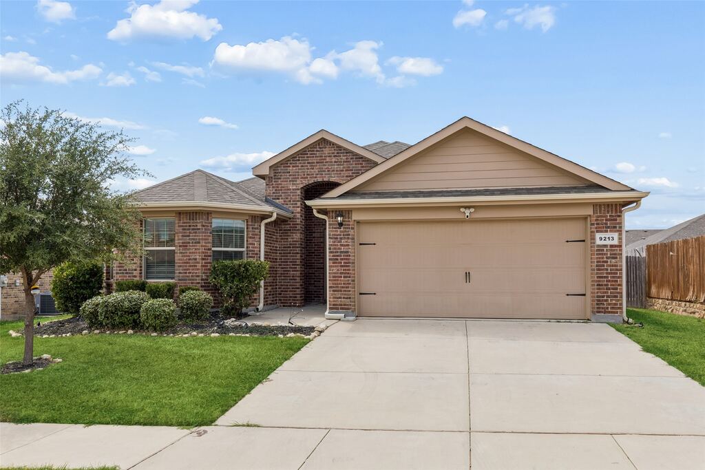 9213 Hill Topper Trail, Fort Worth, TX 76131 — photo 1
