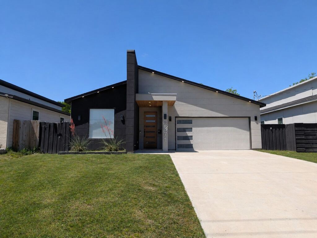 2871 E Overton Road, Dallas, TX 75216 — photo 1