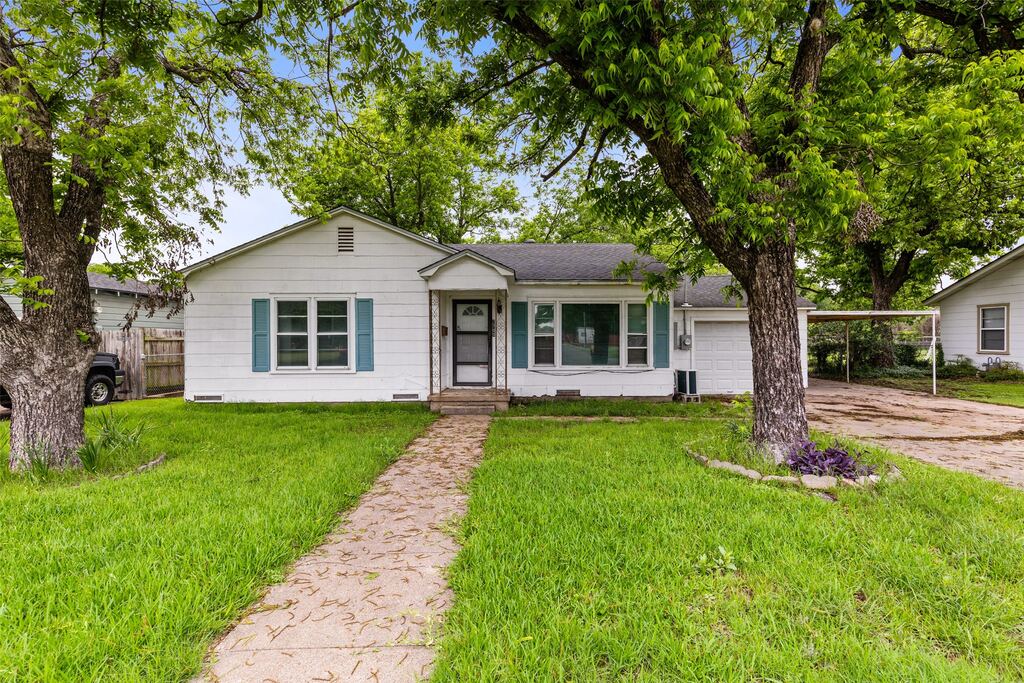 2700 Briarwood Lane, Bellmead, TX 76705 — photo 1