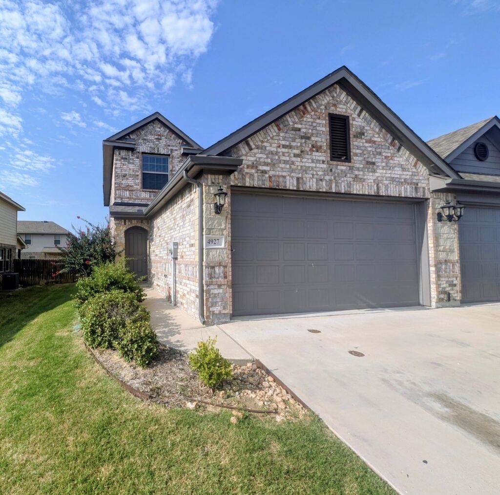 4925-4927 Sanger Circle Drive, Sanger, TX 76266 — photo 1