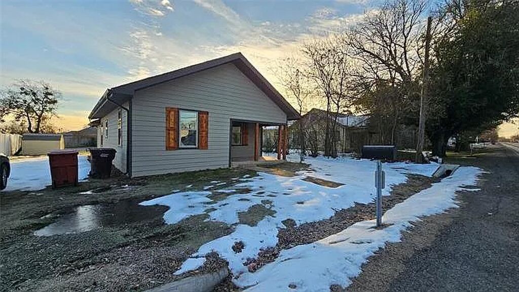 706 N Main Street, Ector, TX 75439 — photo 1