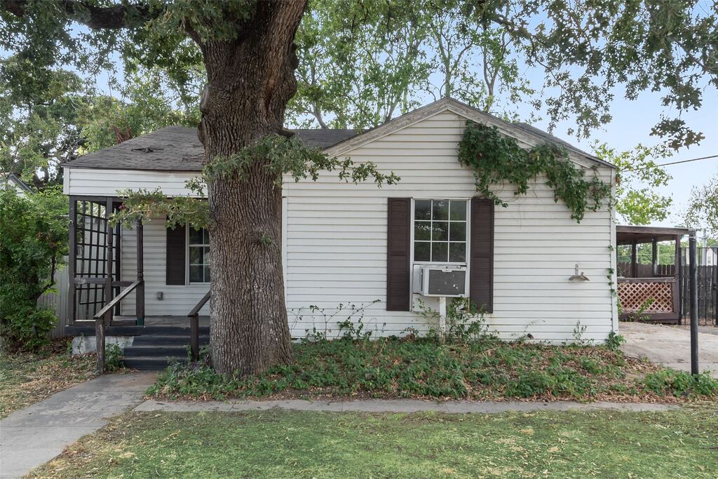 1017 Clarence Street W, Fort Worth, TX 76117 — photo 1