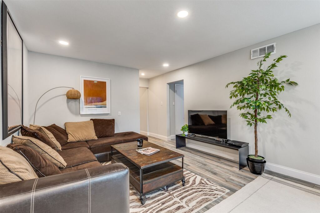 5818 E University Boulevard 236, Dallas, TX 75206 — photo 1