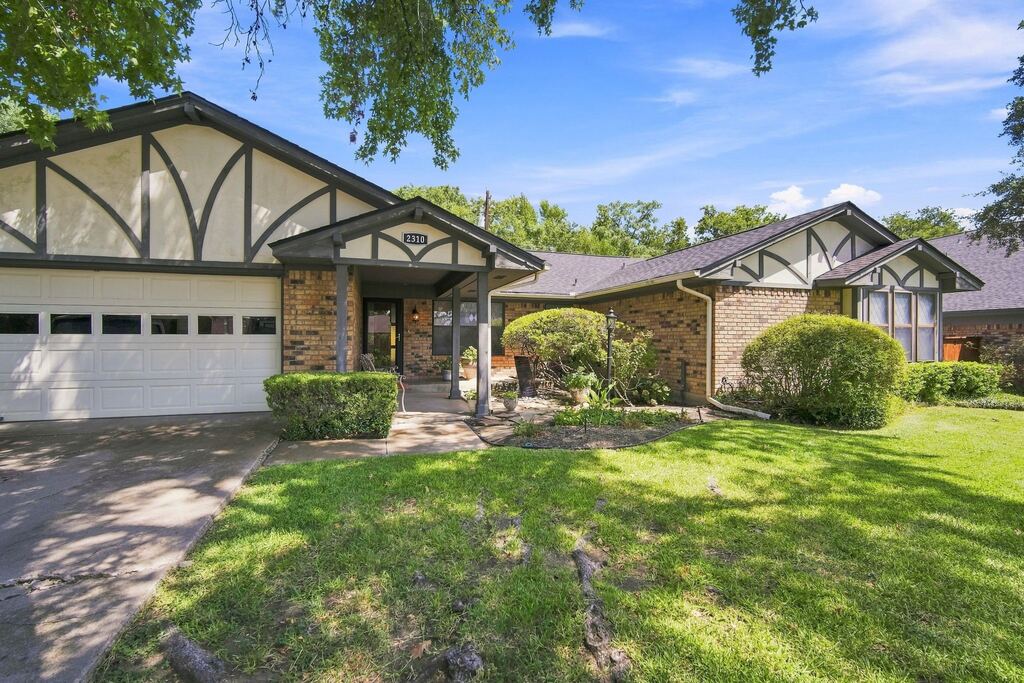 2310 Louise Lane, Ennis, TX 75119 — photo 1