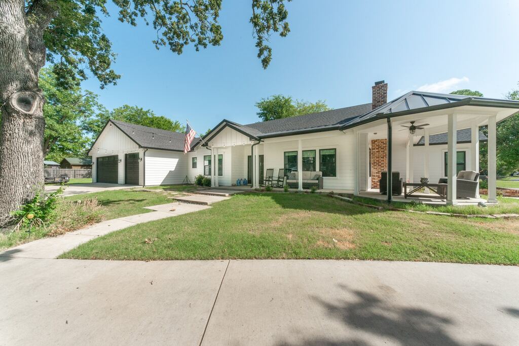 131 Lakeway Lane, Gun Barrel City, TX 75156 — photo 1