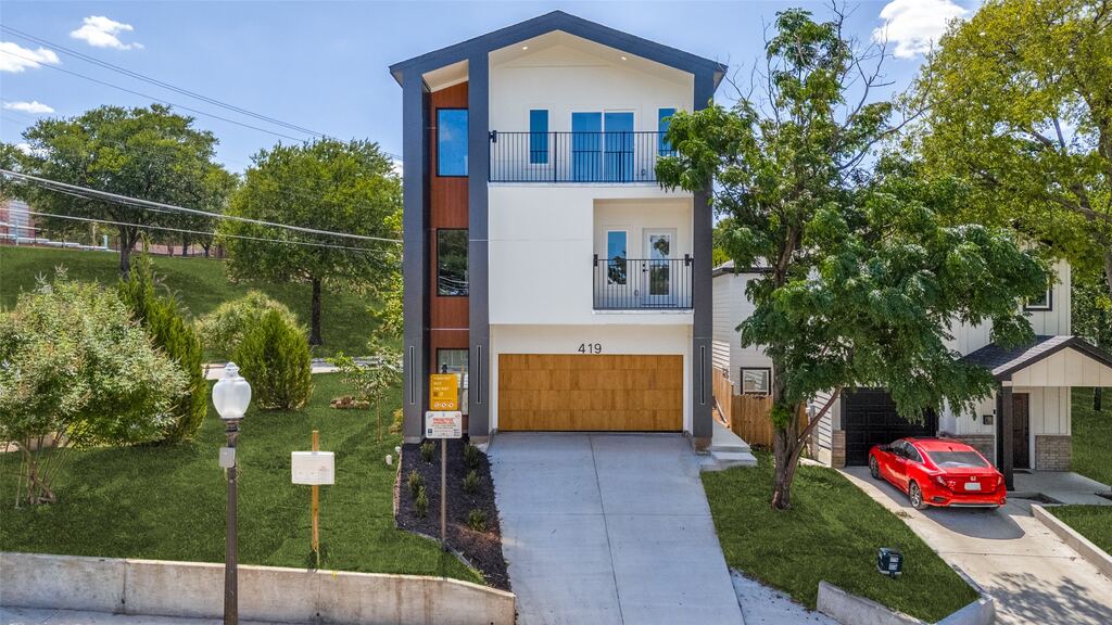 419 N Denley Drive, Dallas, TX 75203 — photo 1