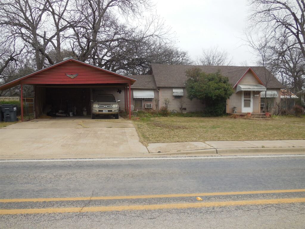 610 W Main Street, Ranger, TX 76470 — photo 1