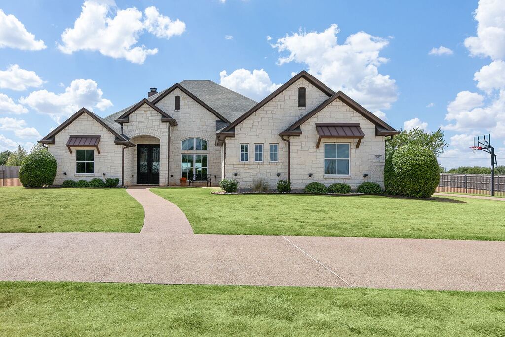 202 Camino Del Rancho, Lorena, TX 76655 — photo 1