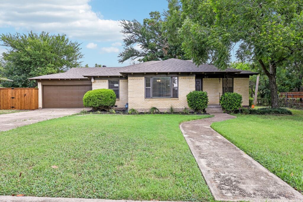 917 De Witt Circle, Dallas, TX 75224 — photo 1