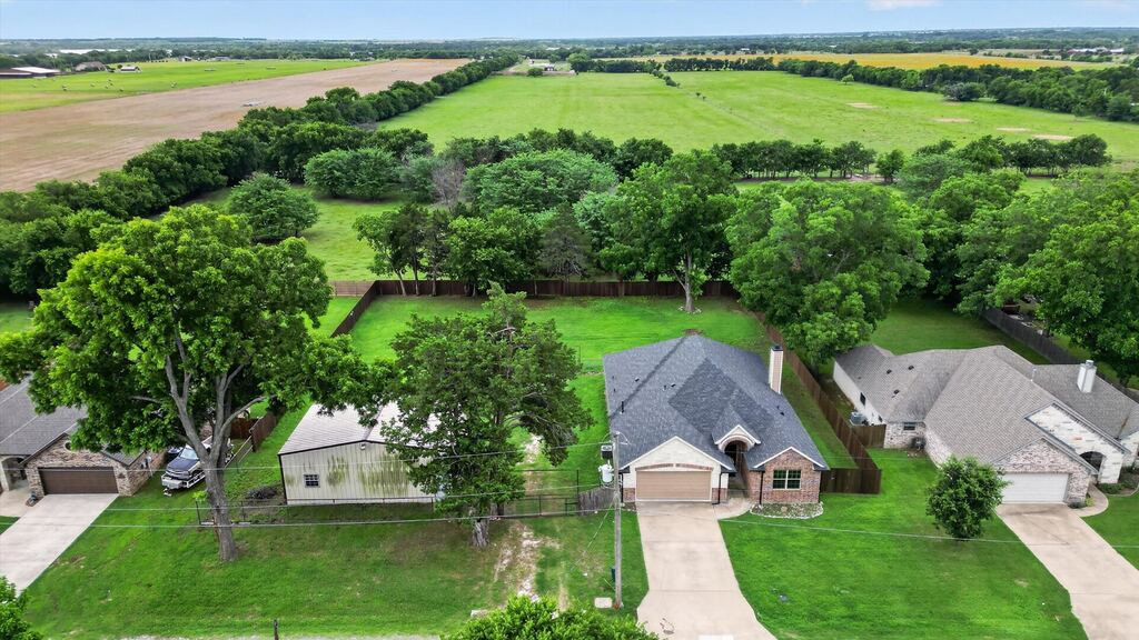 1004 E Main Street, Tioga, TX 76271 — photo 1