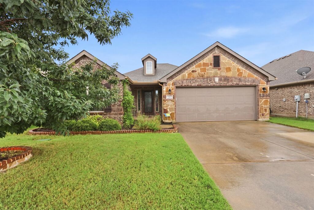 4720 Lazy Oaks Street, Fort Worth, TX 76244 — photo 1