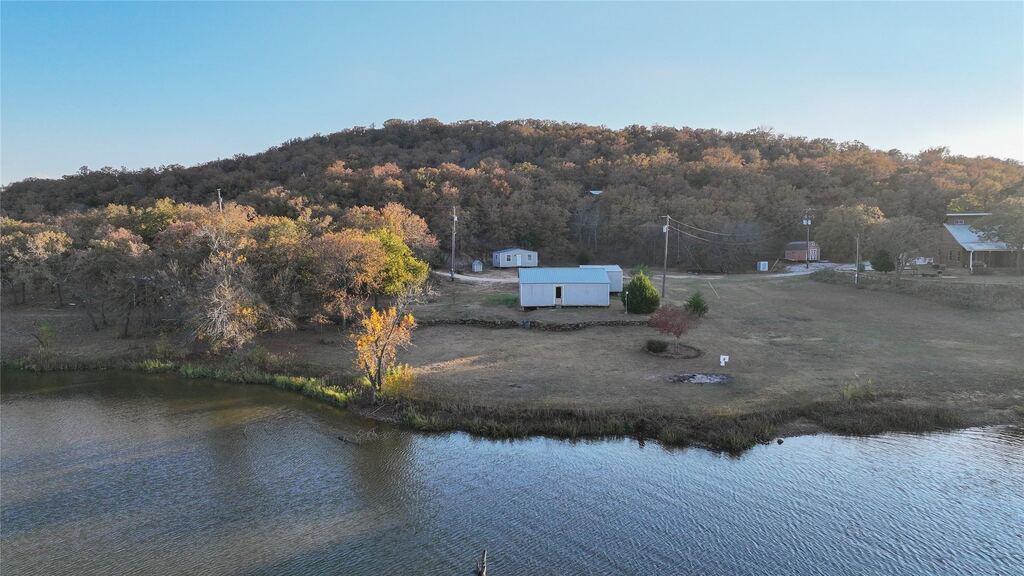 819 Captain S Drive, Bowie, TX 76230 — photo 1
