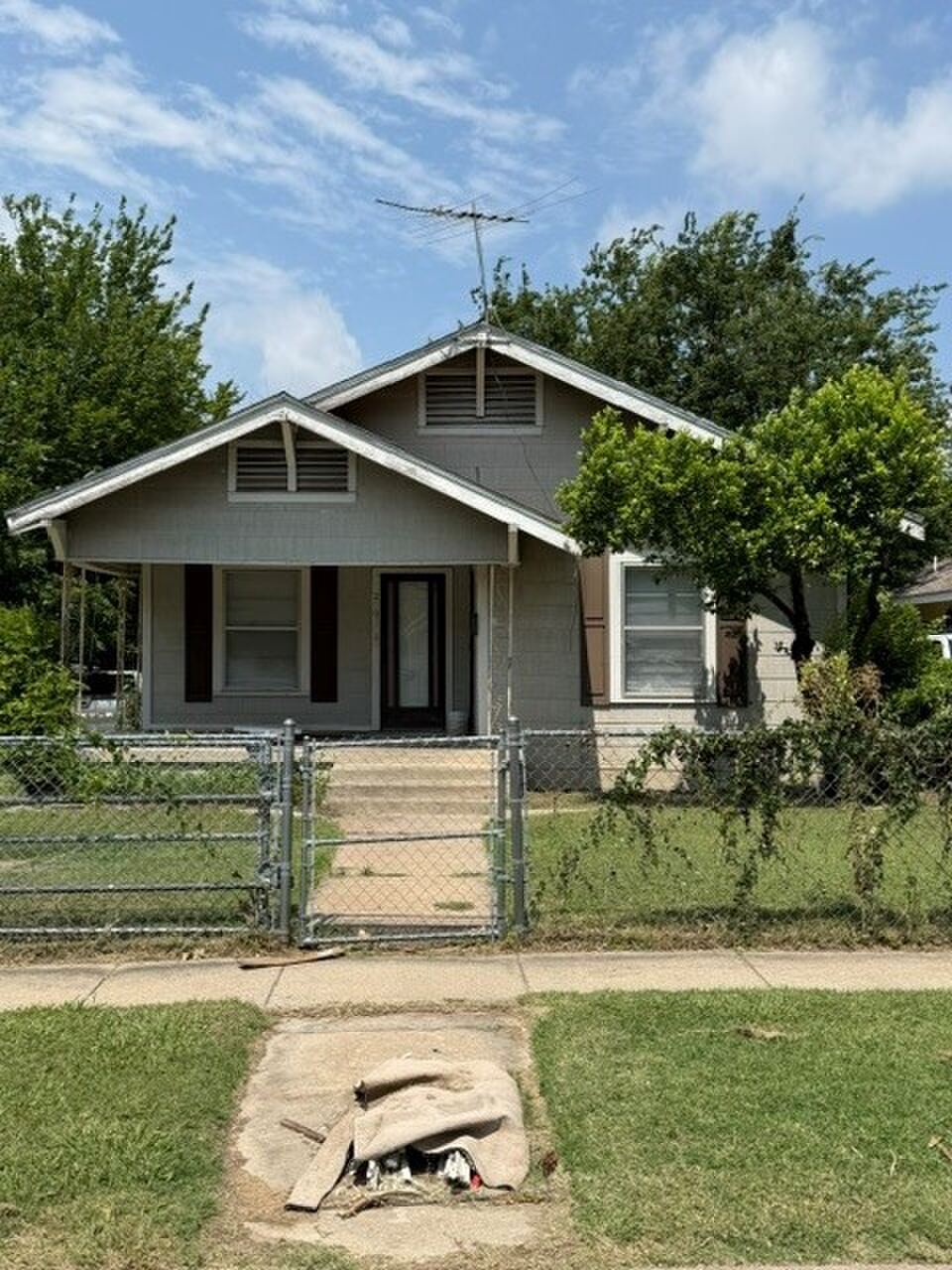 2203 Pearl Avenue, Fort Worth, TX 76164 — photo 1