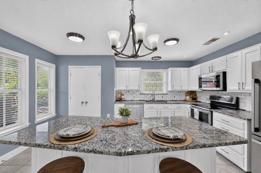 1422 Elmwood Avenue, Fort Worth, TX 76104 — photo 1