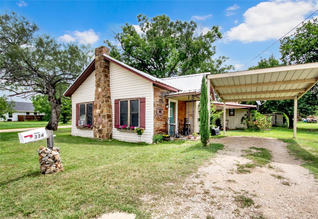334 N Knox Street, Jacksboro, TX 76458 — photo 1