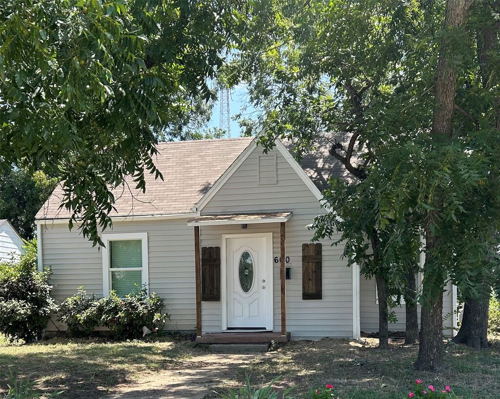 600 E Robert Street, Fort Worth, TX 76104 — photo 1