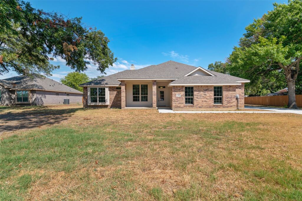 1203 Anthony, Gainesville, TX 76240 — photo 1