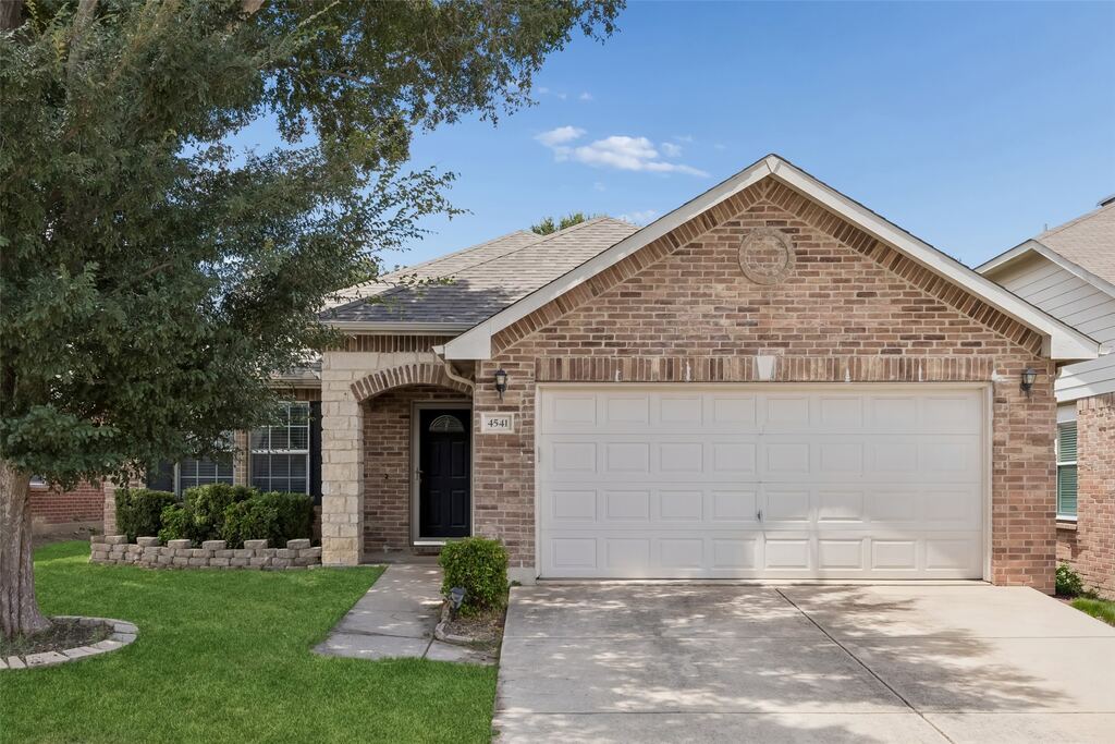 4541 Lacebark Lane, Fort Worth, TX 76244 — photo 1