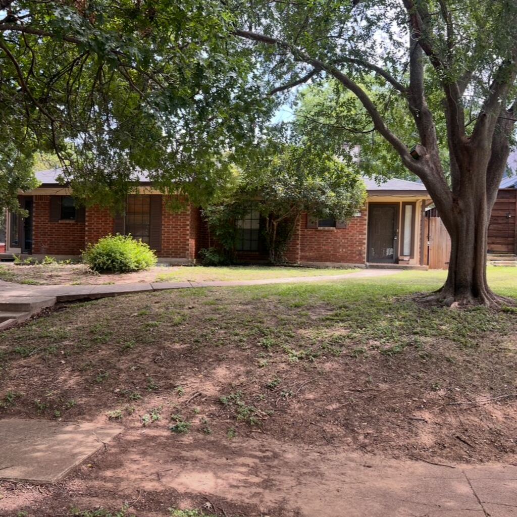 2123 Mistletoe Avenue B, Fort Worth, TX 76110 — photo 1