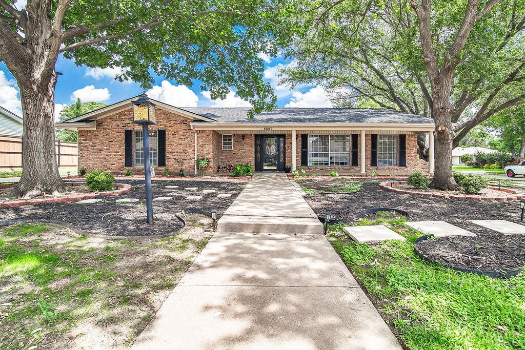 4300 Barcelona Drive, Fort Worth, TX 76133 — photo 1
