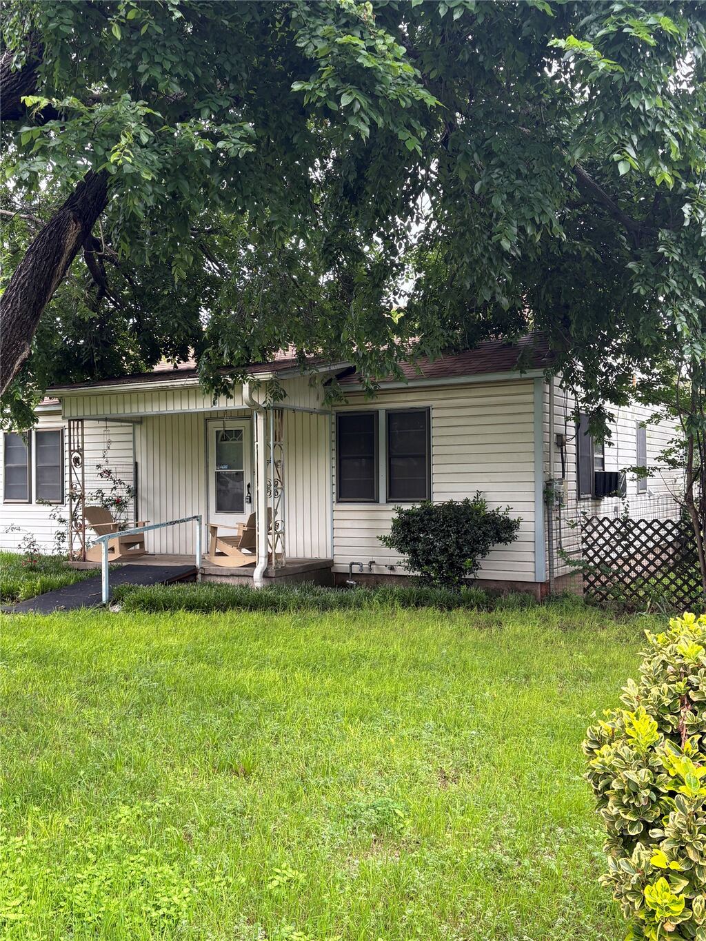 407 N Lane Street, Decatur, TX 76234 — photo 1