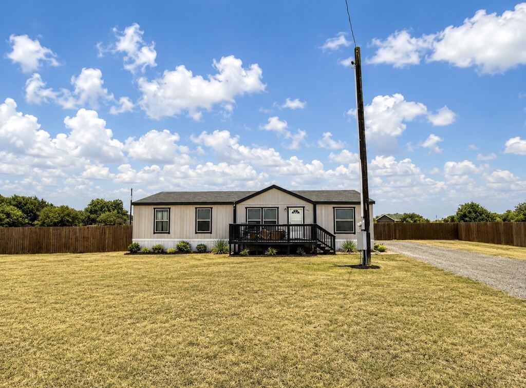 142 Gary Court, Decatur, TX 76234 — photo 1