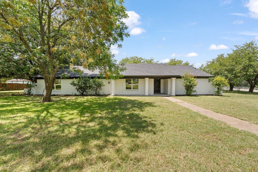 202 Roaring Springs Drive, Joshua, TX 76058 — photo 1