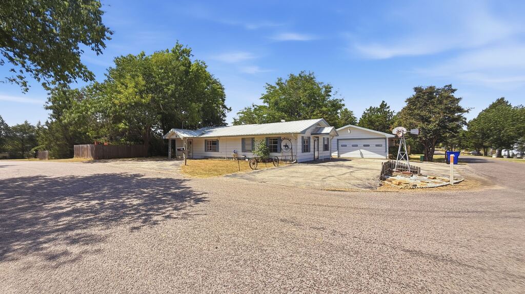 97 Heddingham Drive, Gordonville, TX 76245 — photo 1