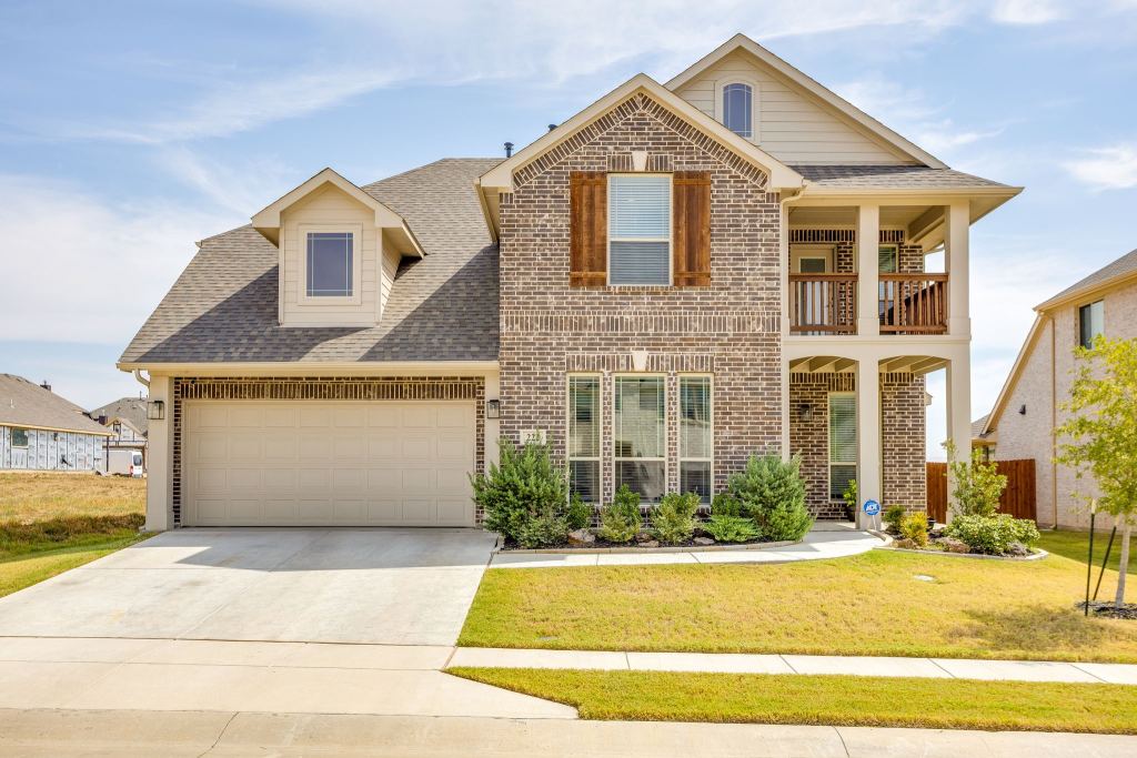 222 Shawnee Trail, Alvarado, TX 76009 — photo 1