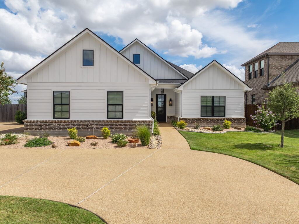 2108 Stinson Court, Lorena, TX 76655 — photo 1