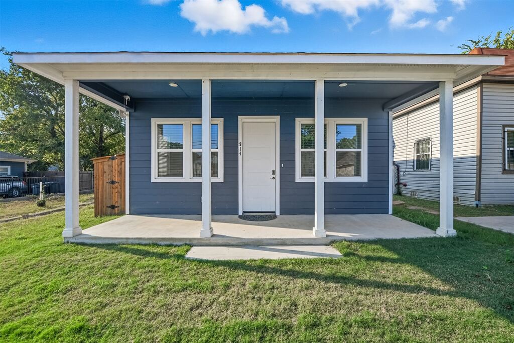 914 E Tucker Street, Fort Worth, TX 76104 — photo 1