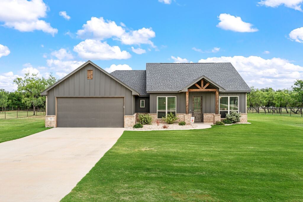 212 Jimmy Lane, Millsap, TX 76066 — photo 1