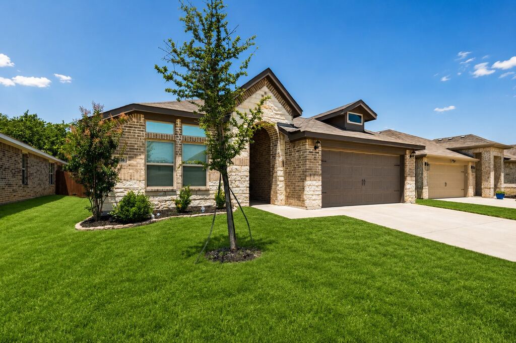 9916 Mescalbean Boulevard, Fort Worth, TX 76036 — photo 1