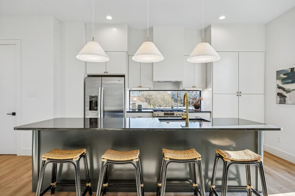 2151 Mail Avenue 101, Dallas, TX 75235 — photo 1